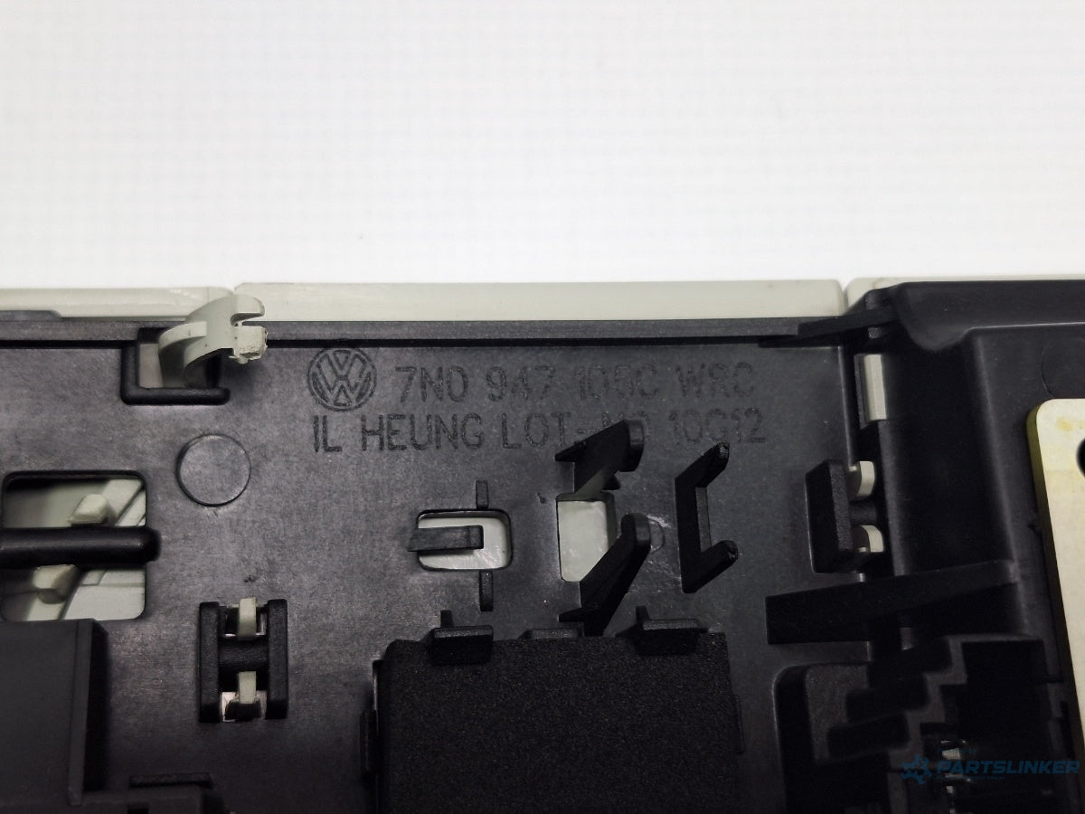 Plafoniera lumini VOLKSWAGEN TOURAN 1T3 2010 - 2015 TDI CFHC 7N0947105C