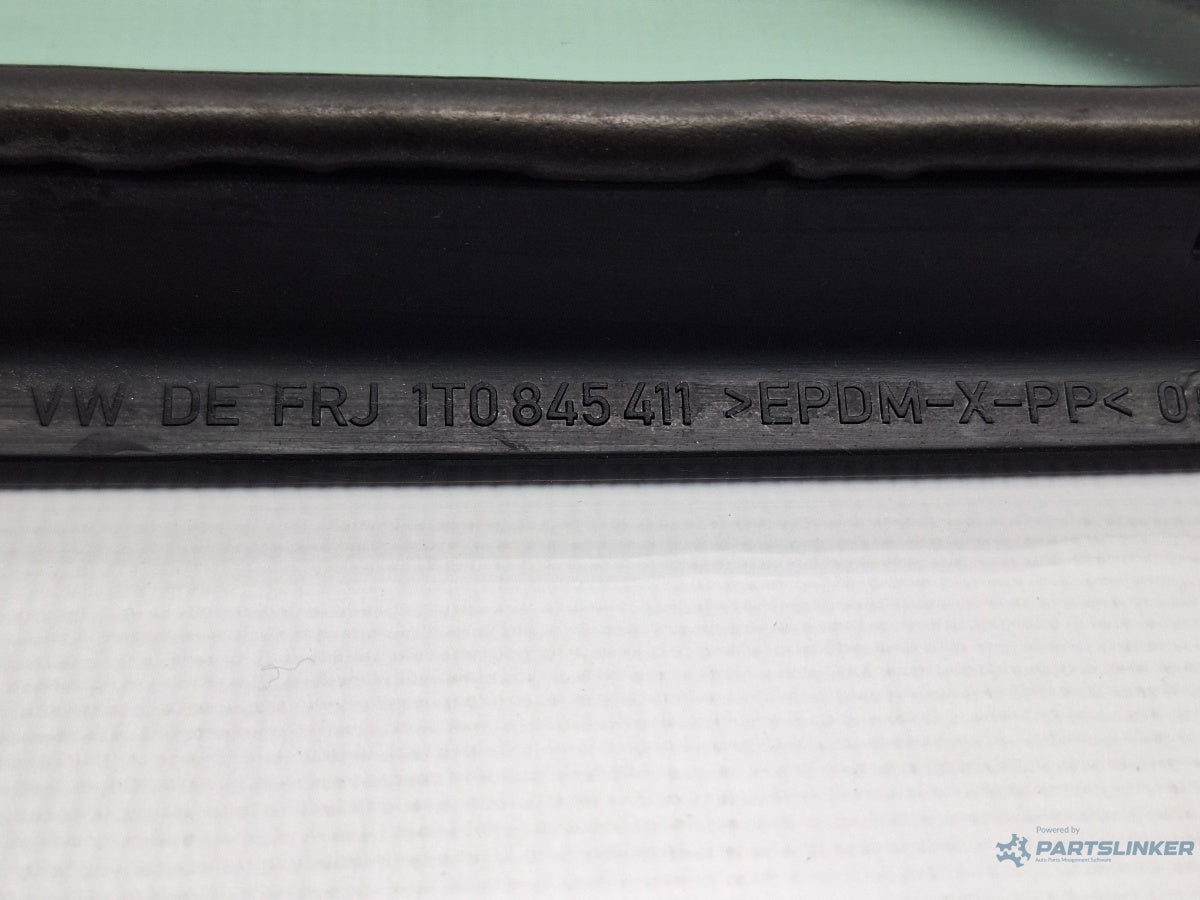 Geam fix lateral stanga fata VOLKSWAGEN TOURAN 1T3 2010 - 2015 TDI CFHC SPLINTEX 43R-00048 1T0845411