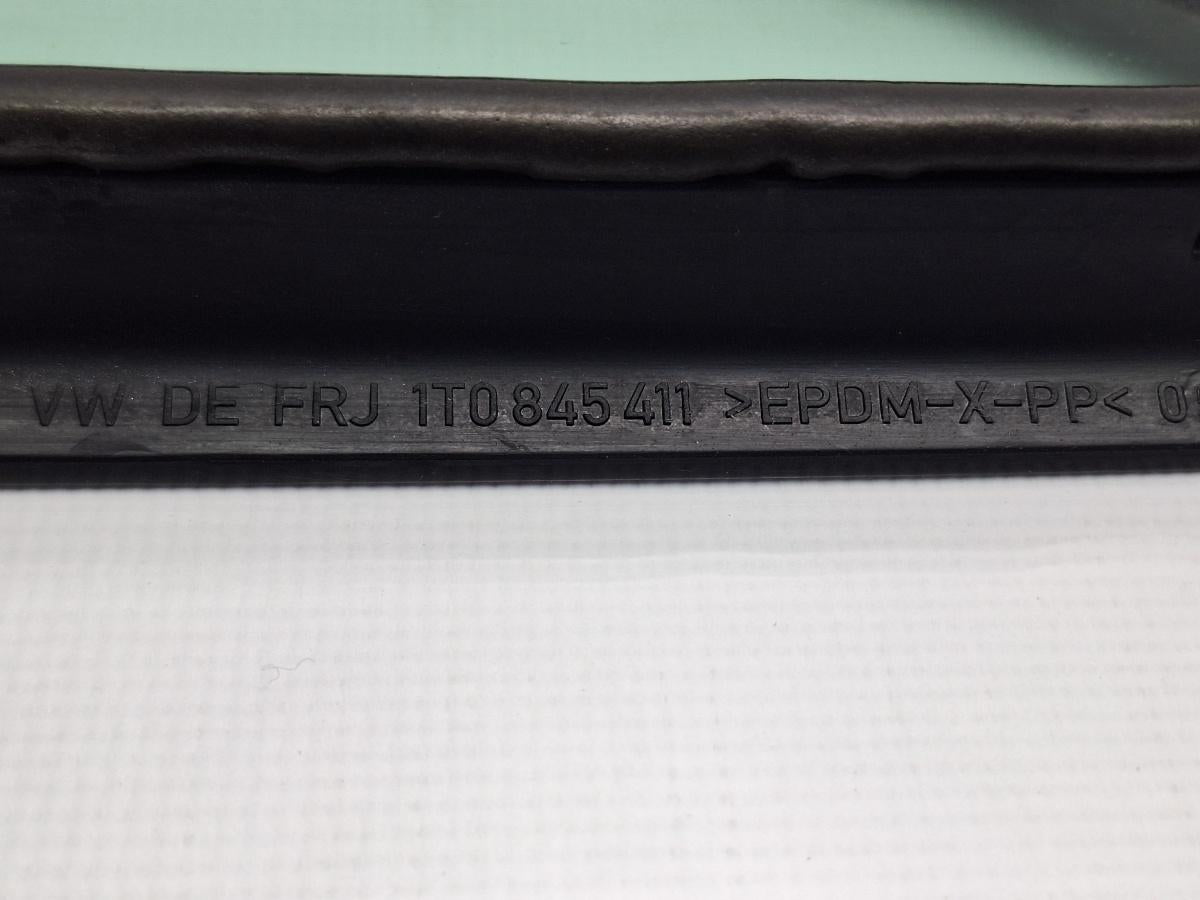 Geam fix lateral stanga fata VOLKSWAGEN TOURAN 1T3 2010 - 2015 TDI CFHC SPLINTEX 43R-00048 1T0845411