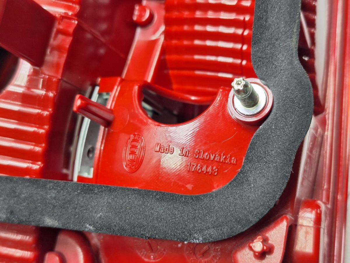 Stopuri hayon dreapta VOLKSWAGEN TOURAN 1T3 2010 - 2015 TDI CFHC HELLA 176443 1T0945094A