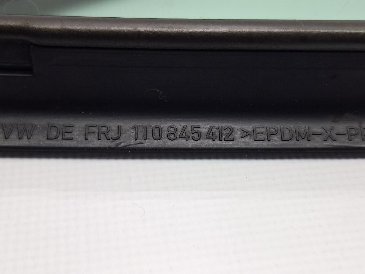 Geam fix lateral dreapta fata VOLKSWAGEN TOURAN 1T3 2010 - 2015 TDI CFHC SPLINTEX 43R-00048 1T0845412