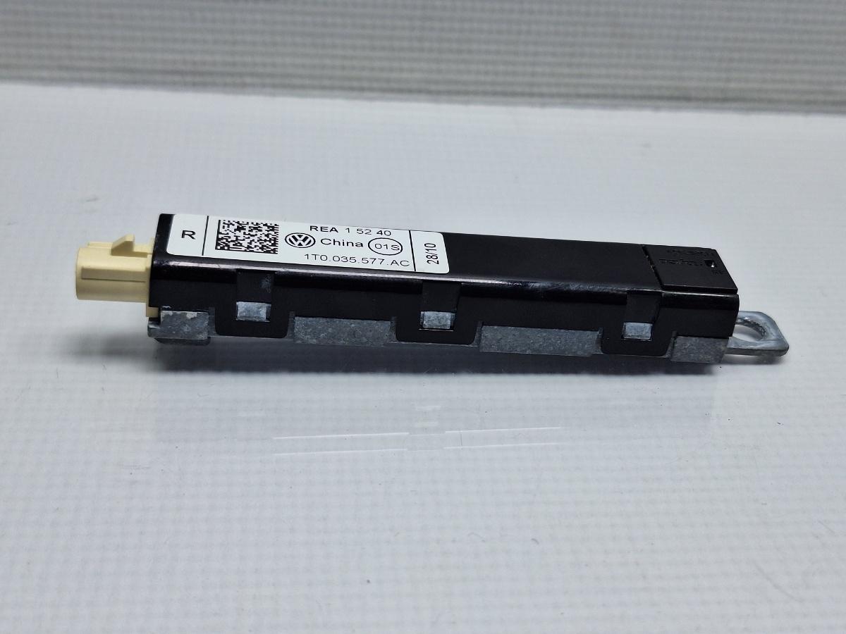 Amplificator antena dreapta VOLKSWAGEN TOURAN 1T3 2010 - 2015 TDI CFHC 1T0035577AC
