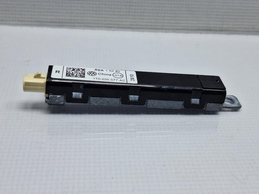 Amplificator antena dreapta VOLKSWAGEN TOURAN 1T3 2010 - 2015 TDI CFHC 1T0035577AC