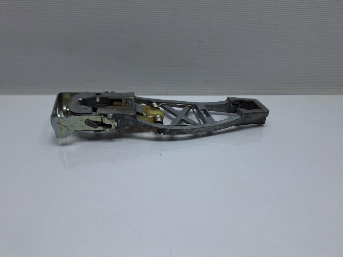 Maner/suport exterior portiera fata dreapta fata VOLKSWAGEN TOURAN 1T3 2010 - 2015 TDI CFHC 1T0837886B