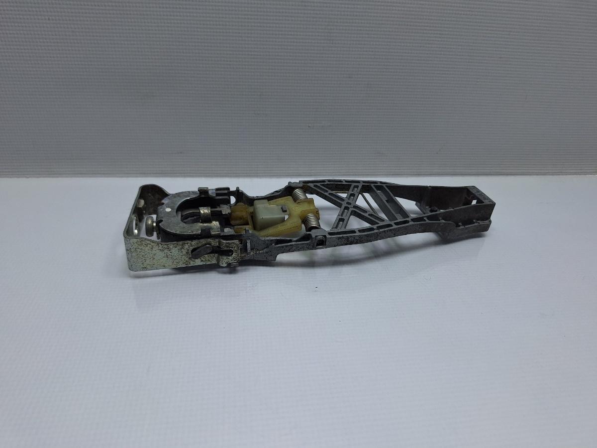 Maner/suport exterior portiera fata dreapta fata VOLKSWAGEN TOURAN 1T3 2010 - 2015 TDI CFHC 1T0837886B