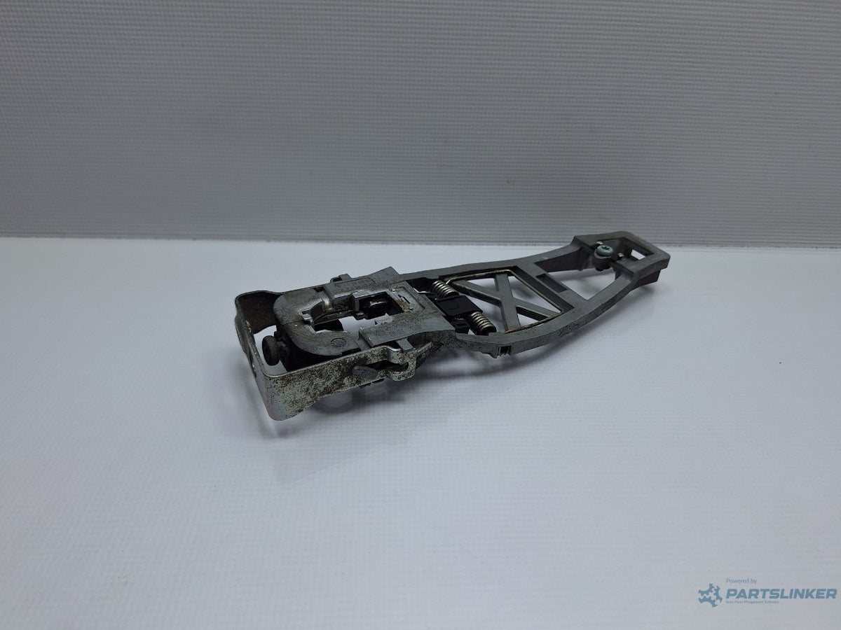 Suport maner exterior stanga fata VOLKSWAGEN TOURAN 1T3 2010 - 2015 TDI CFHC 1T0839885A , 1T0637885BL