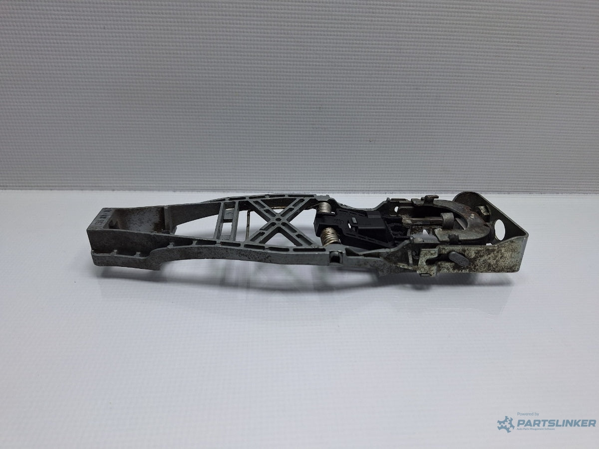 Suport maner exterior stanga fata VOLKSWAGEN TOURAN 1T3 2010 - 2015 TDI CFHC 1T0839885A , 1T0637885BL