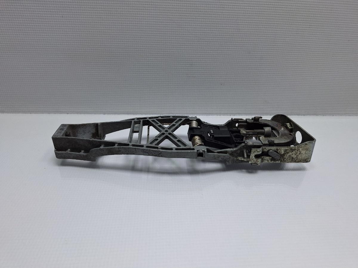 Maner/suport exterior portiera fata stanga fata VOLKSWAGEN TOURAN 1T3 2010 - 2015 TDI CFHC 1T0839885A , 1T0637885BL