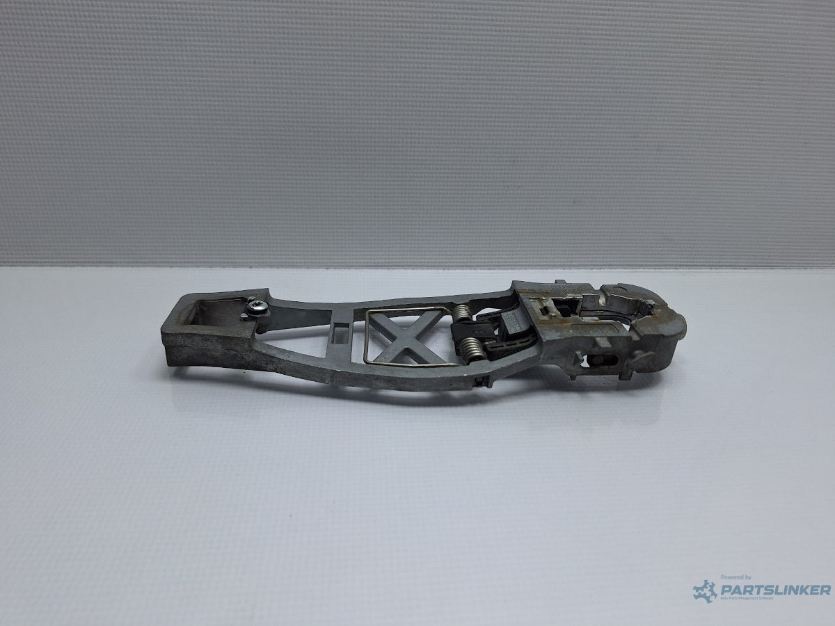Suport maner exterior stanga VOLKSWAGEN TOURAN 1T3 2010 - 2015 TDI CFHC 1T0637885B , 1T0839885BL