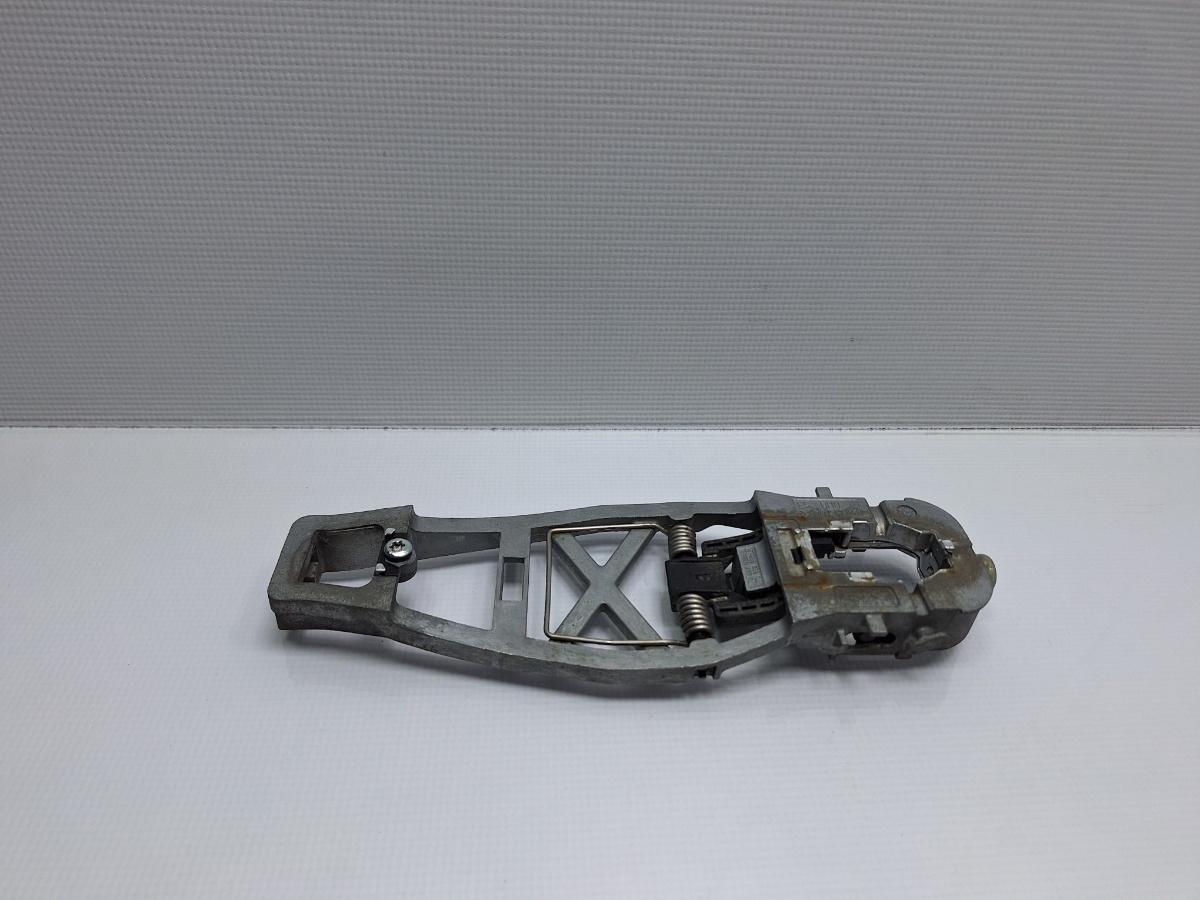 Maner/suport exterior portiera spate stanga VOLKSWAGEN TOURAN 1T3 2010 - 2015 TDI CFHC 1T0637885B , 1T0839885BL