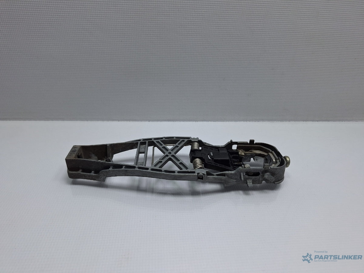 Suport maner exterior stanga VOLKSWAGEN TOURAN 1T3 2010 - 2015 TDI CFHC 1T0637885B , 1T0839885BL