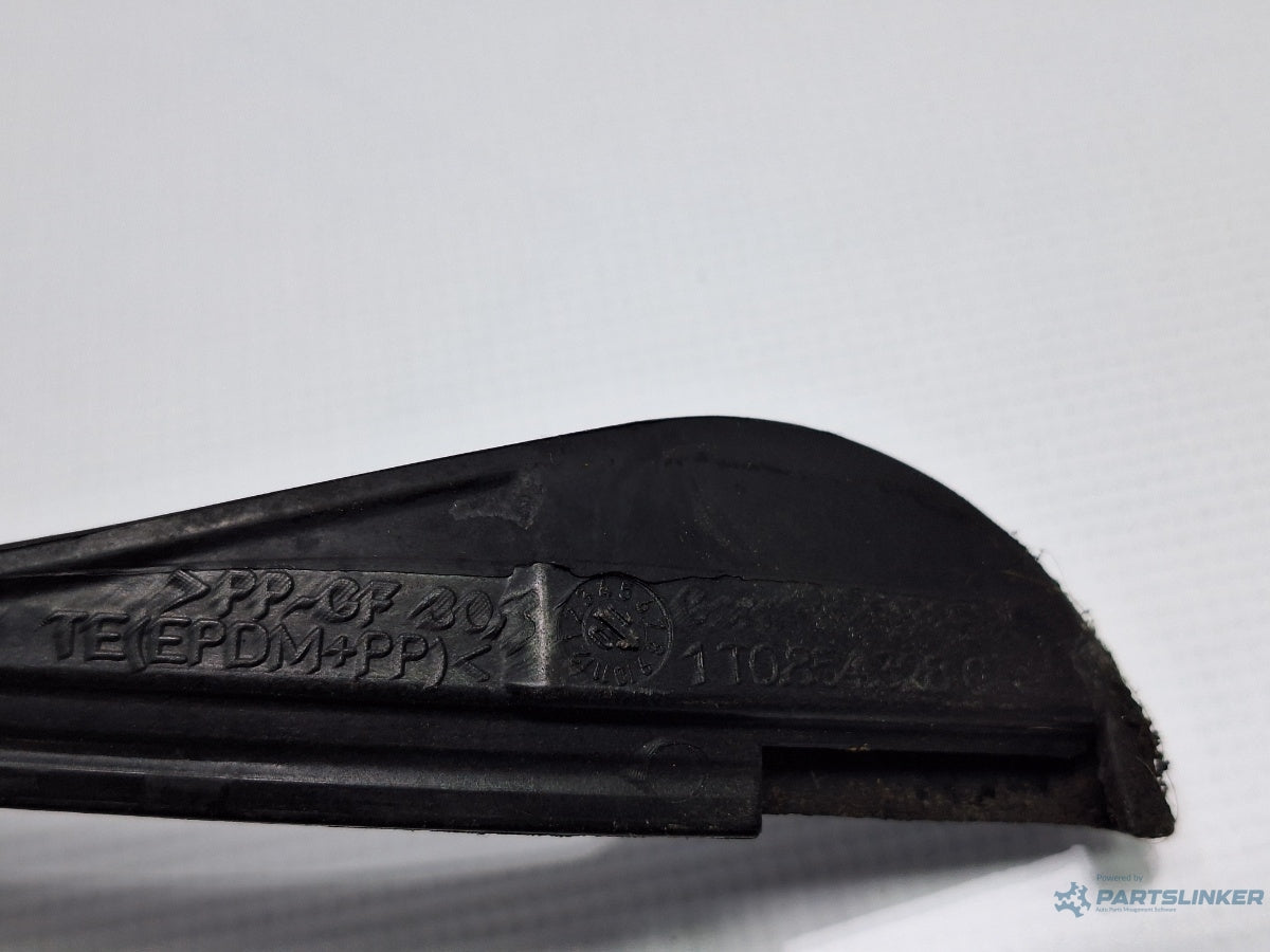 Cheder parbriz dreapta VOLKSWAGEN TOURAN 1T3 2010 - 2015 TDI CFHC 1T0854328C