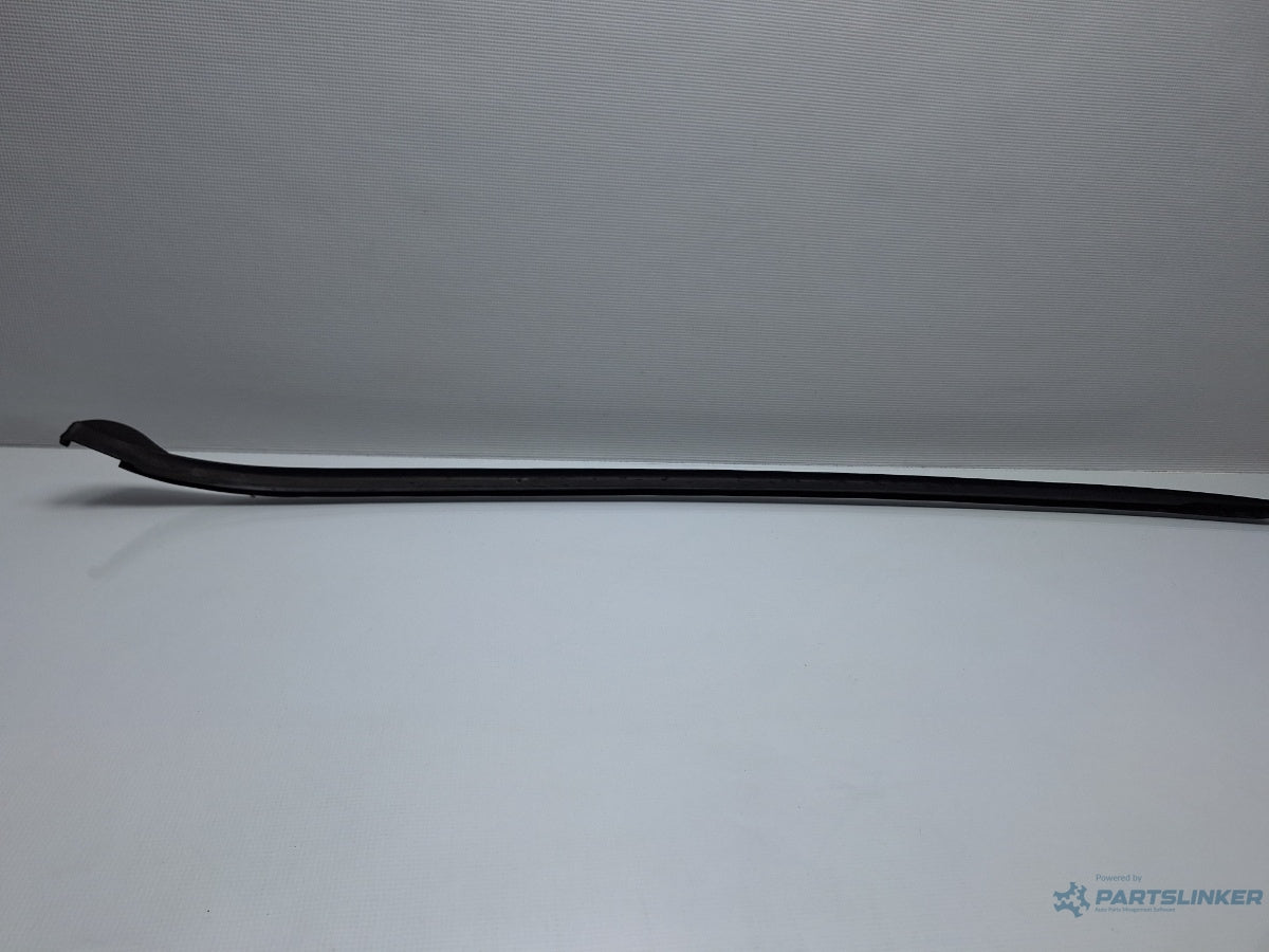 Cheder parbriz dreapta VOLKSWAGEN TOURAN 1T3 2010 - 2015 TDI CFHC 1T0854328C