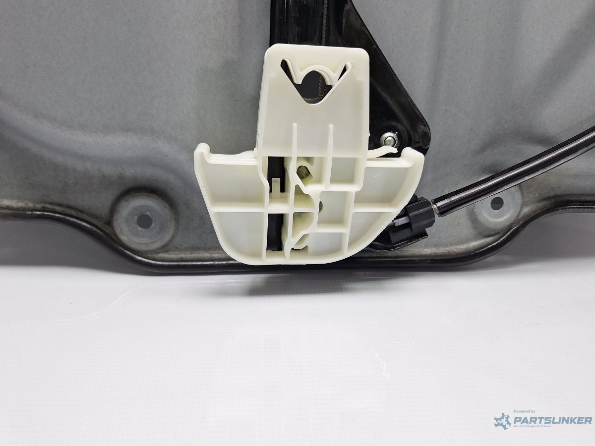 Macara geam dreapta spate VOLKSWAGEN TOURAN 1T3 2010 - 2015 TDI CFHC 1T0839730Q