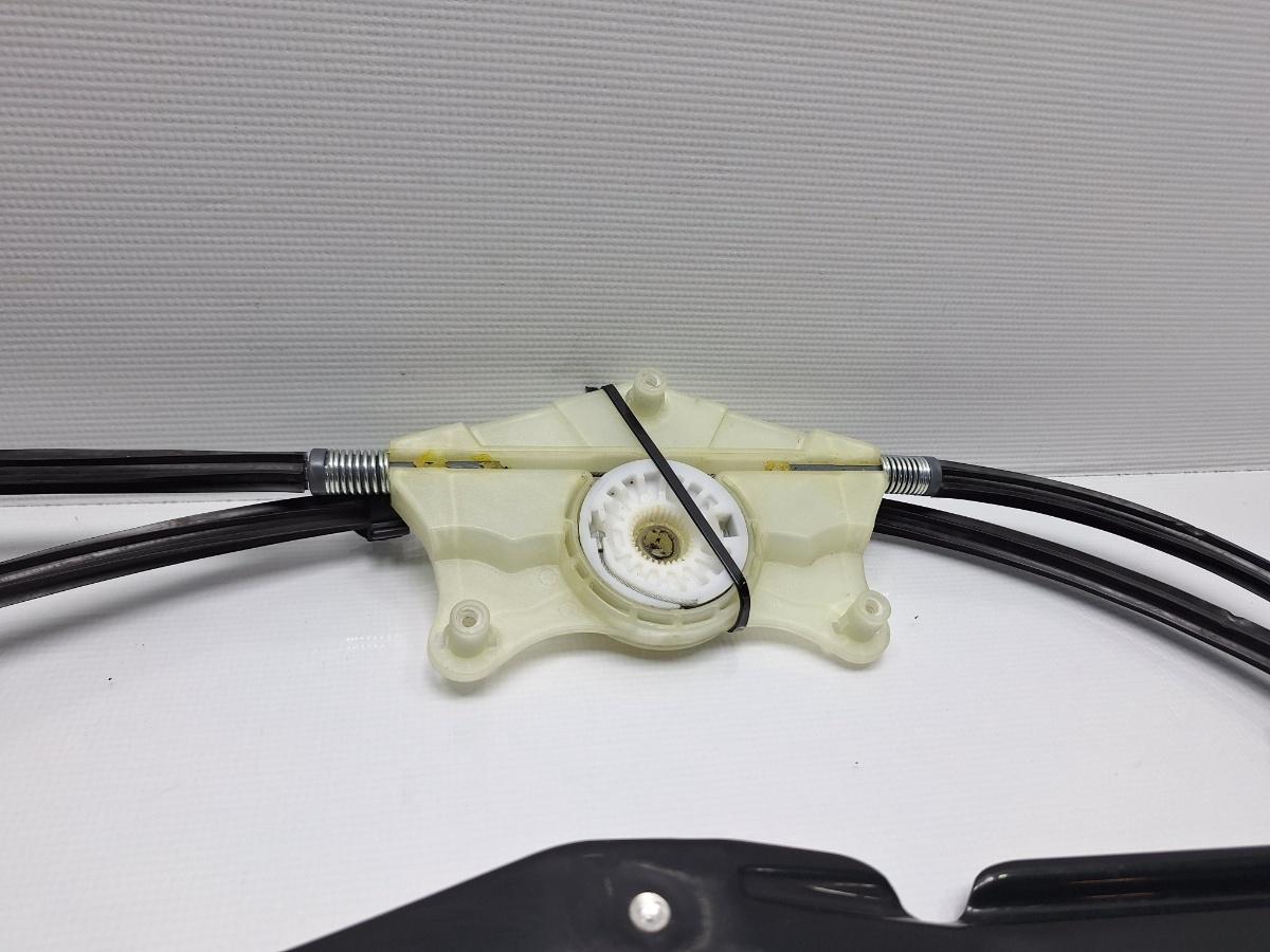 Macara Geam stanga fata VOLKSWAGEN TOURAN 1T3 2010 - 20152.0 TDI CFHC 1T2837461B