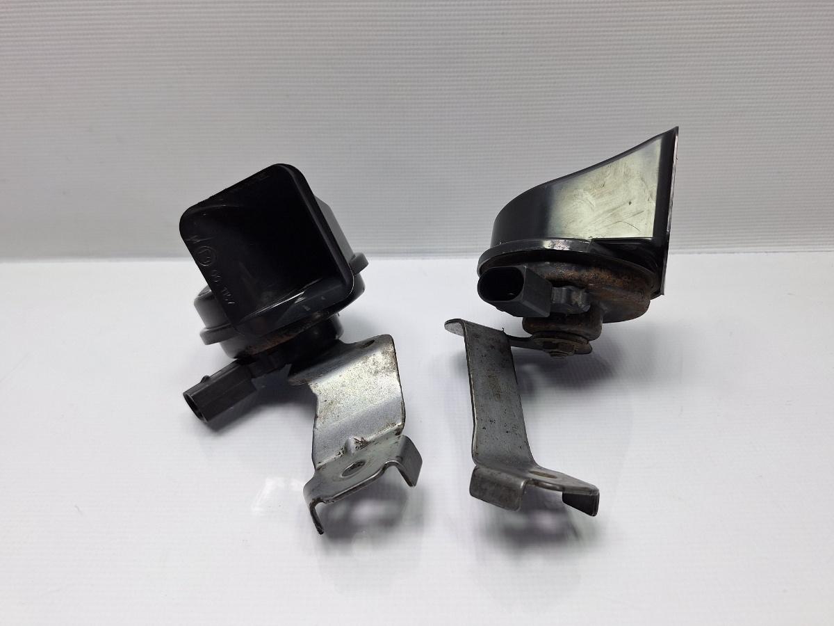 Claxoane VOLKSWAGEN GOLF V 1K1 2003 - 2009 TDI BKC, BLS, BXE 1K0951221B , 1K0951223D