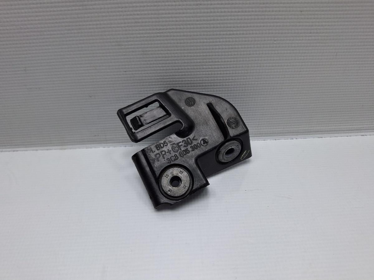 Suport de montare faruri dreapta VOLKSWAGEN PASSAT CC 357 2008 - 2012 TDI CBAB, CFFB 3C8805300A