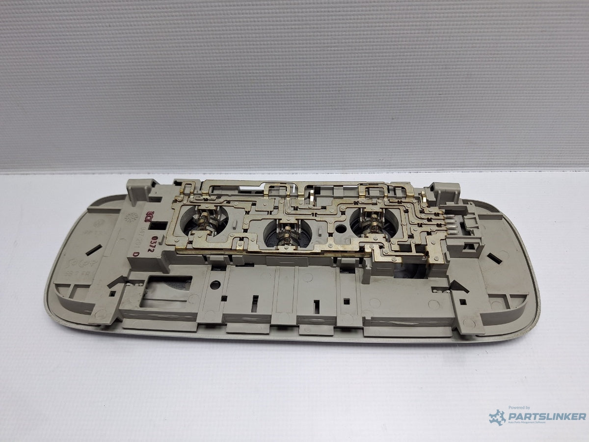 Plafoniera lumini VOLKSWAGEN PASSAT Variant 3C5 2005 - 2011 TDI CAYC 3C0947291D