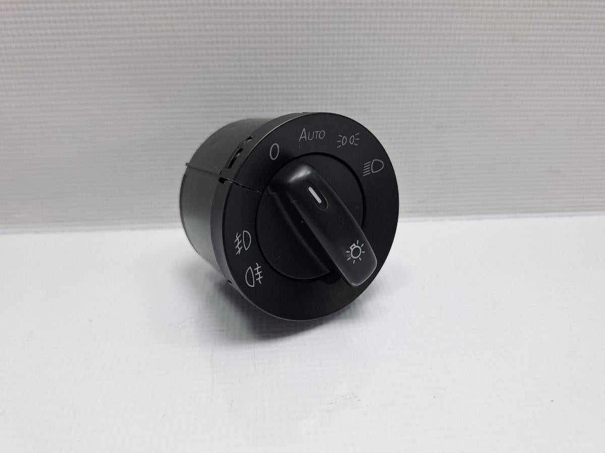 Bloc lumini VOLKSWAGEN PASSAT Variant 3C5 2005 - 2011 TDI CAYC 1K0941431BM