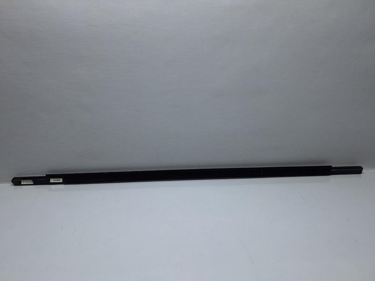 Perie geam usa dreapta spate VOLKSWAGEN PASSAT Variant 3C5 2005 - 2011 TDI CAYC 3C9839476B