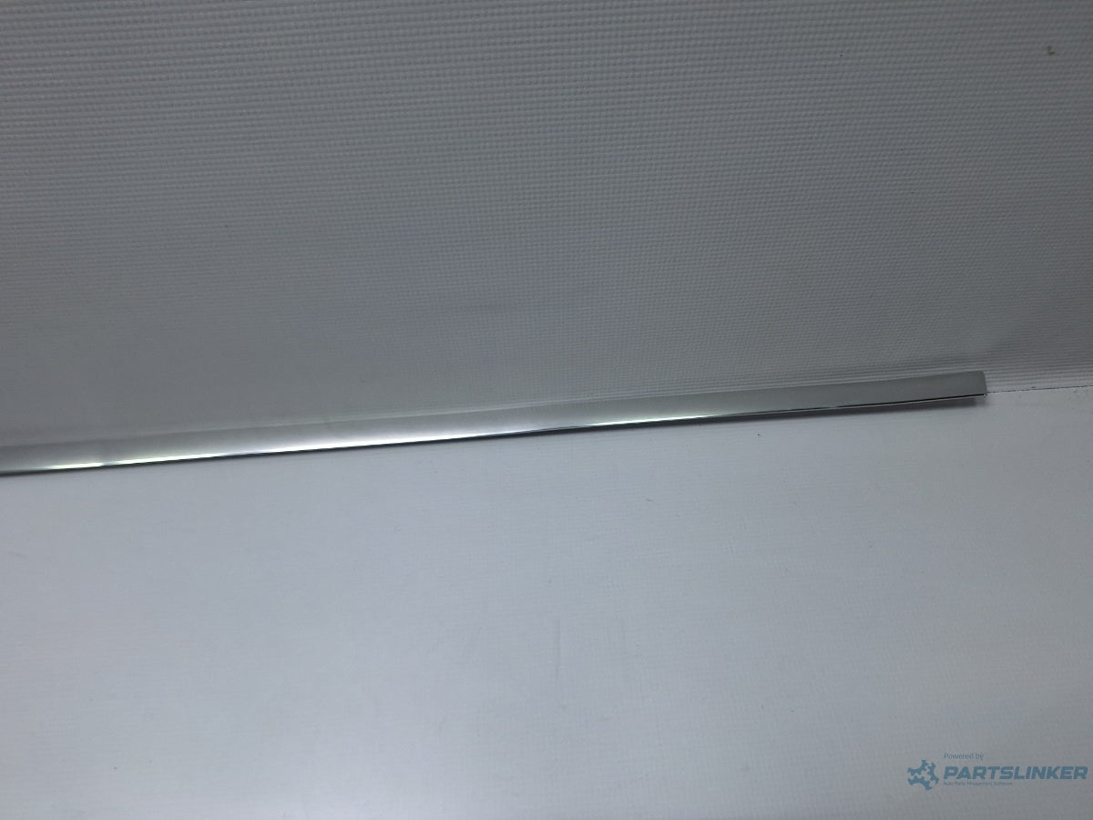 Ornament crom geam fix lateral dreapta spate VOLKSWAGEN PASSAT Variant 3C5 2005 - 2011 TDI CAYC 3C9853346