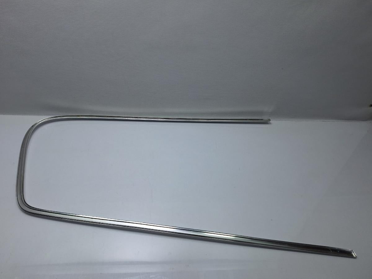 Ornament crom geam fix lateral dreapta spate VOLKSWAGEN PASSAT Variant 3C5 2005 - 2011 TDI CAYC 3C9853346