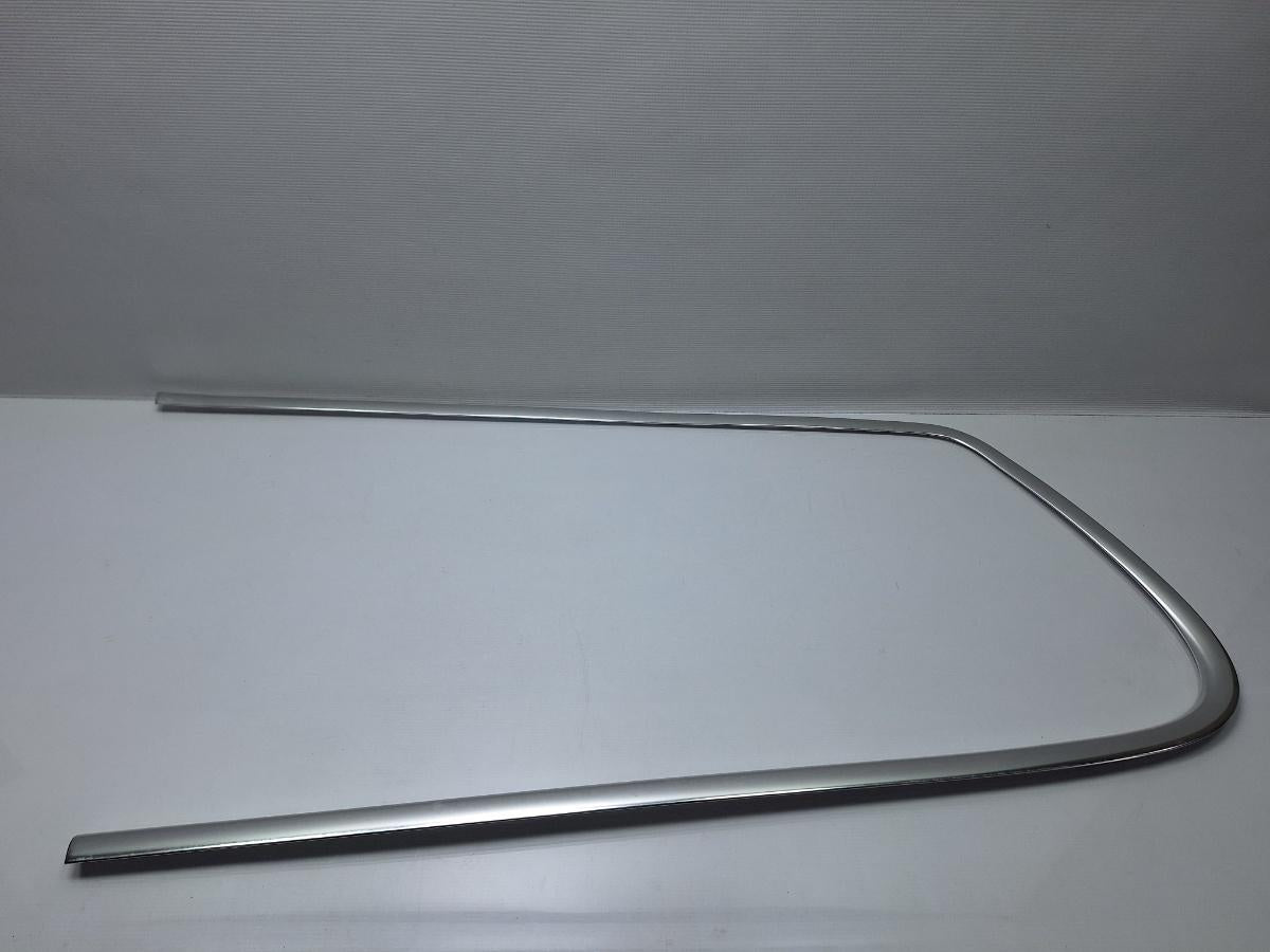 Ornament crom geam fix lateral stanga spate VOLKSWAGEN PASSAT Variant 3C5 2005 - 2011 TDI CAYC 3C9953345