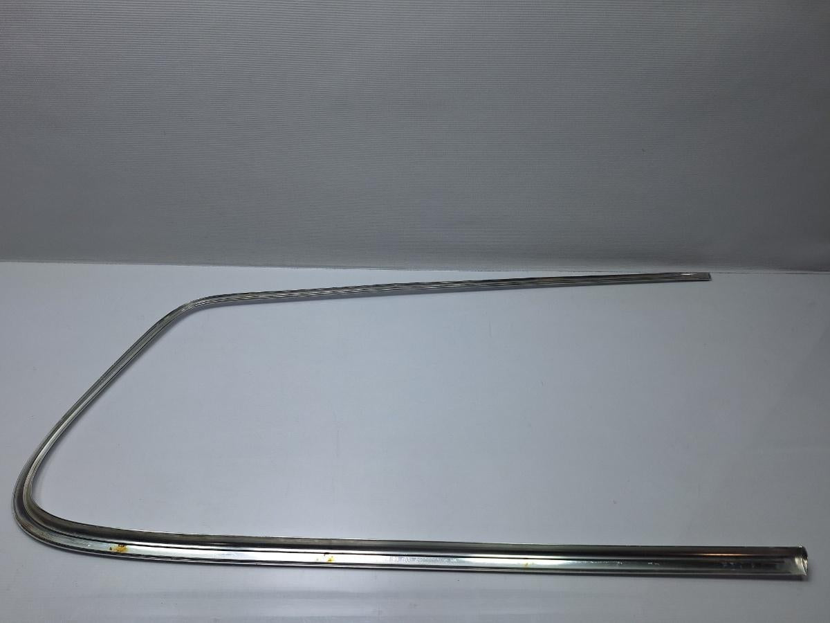 Ornament crom geam fix lateral stanga spate VOLKSWAGEN PASSAT Variant 3C5 2005 - 2011 TDI CAYC 3C9953345