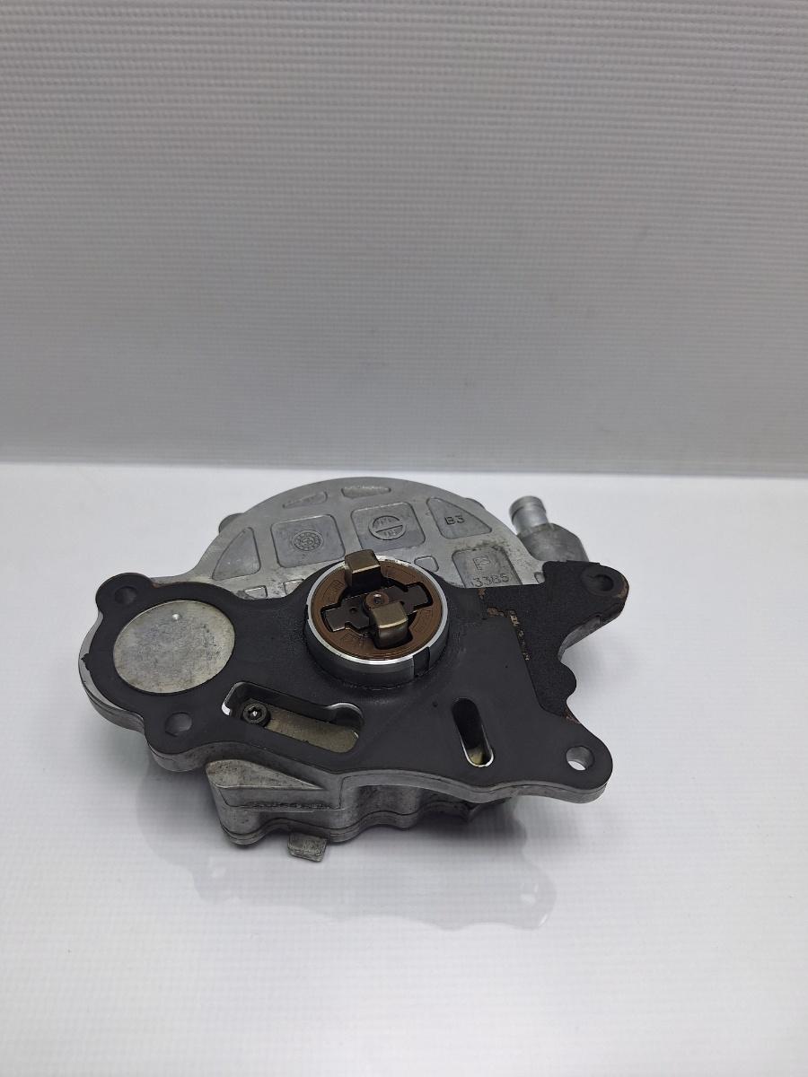 Pompa de vacuum VOLKSWAGEN JETTA IV 162, 163, AV3, AV2 2009 - >1.6 TDI CAYC 03L145100F