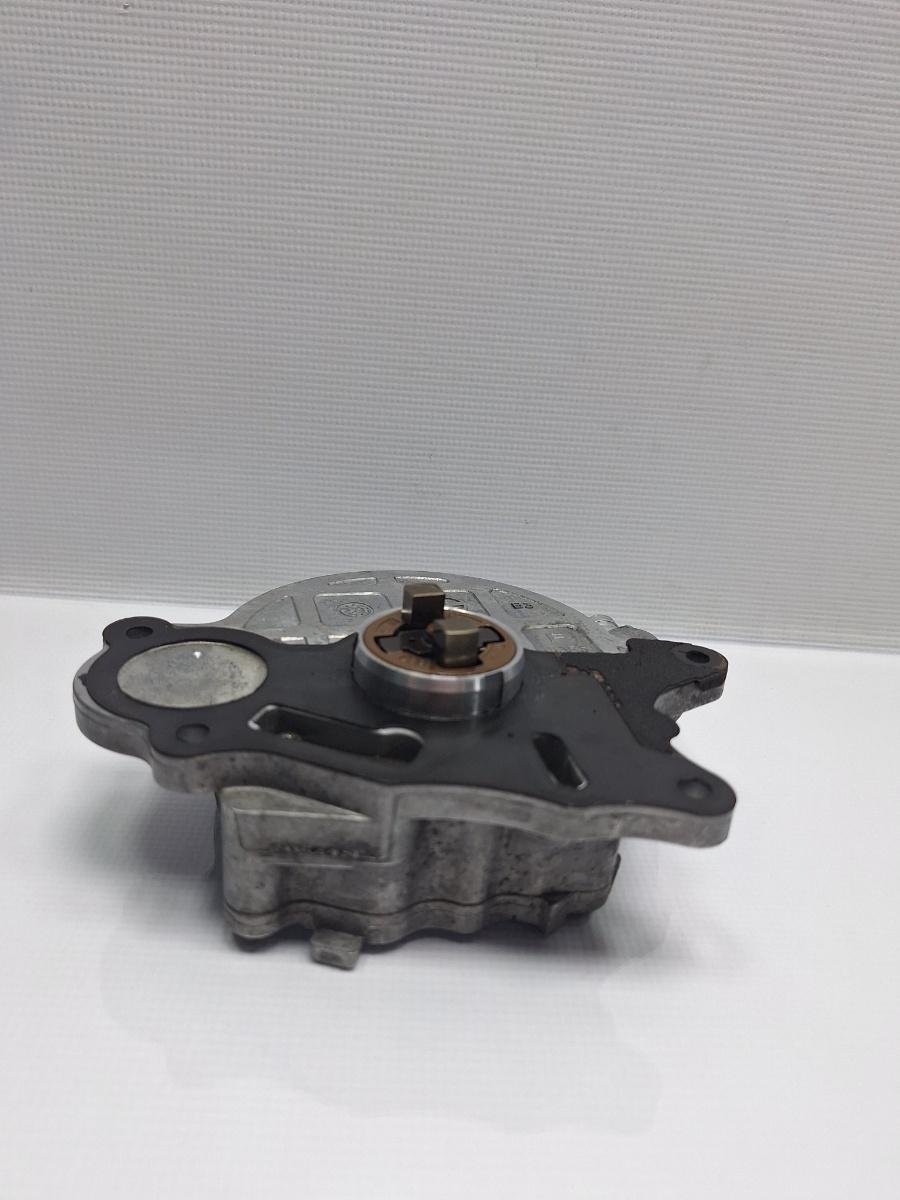 Pompa de vacuum VOLKSWAGEN JETTA IV 162, 163, AV3, AV2 2009 - >1.6 TDI CAYC 03L145100F