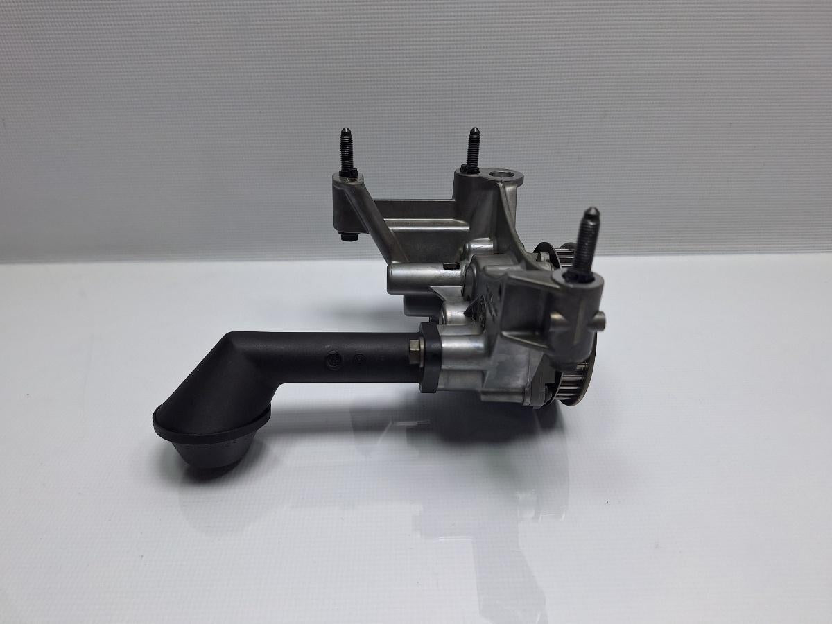 Pompa de ulei VOLKSWAGEN JETTA IV 162, 163, AV3, AV2 2009 - >1.6 TDI CAYC 03L115105C
