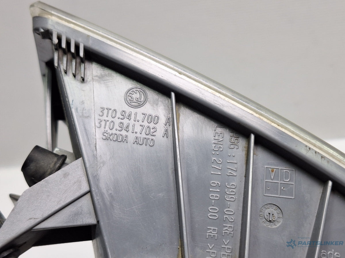 Proiector ceata SKODA SUPERB 3T4 2008 - 2015 2.0 TDI 16V BKD, CFFB, CLJA 3T0941700A