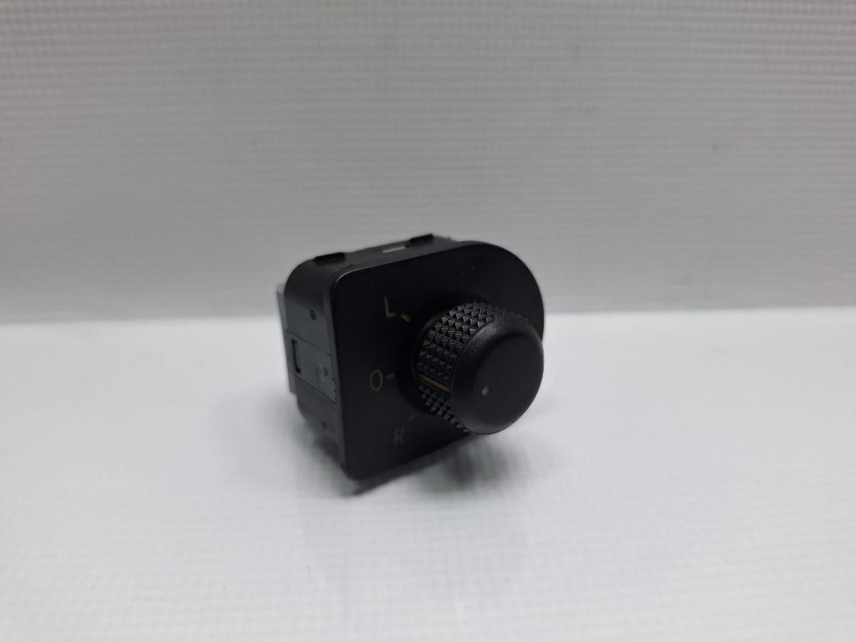 Buton reglaj oglinzi SKODA OCTAVIA 1U2 1996 - 2010 16V AXP, BCA 1U1959565F