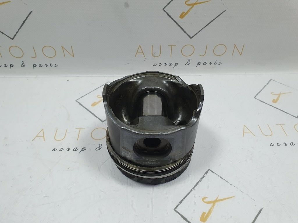 Piston motor 1.9 dCi F9Q 804 RENAULT SCENIC II JM0/1_ 2003 ->