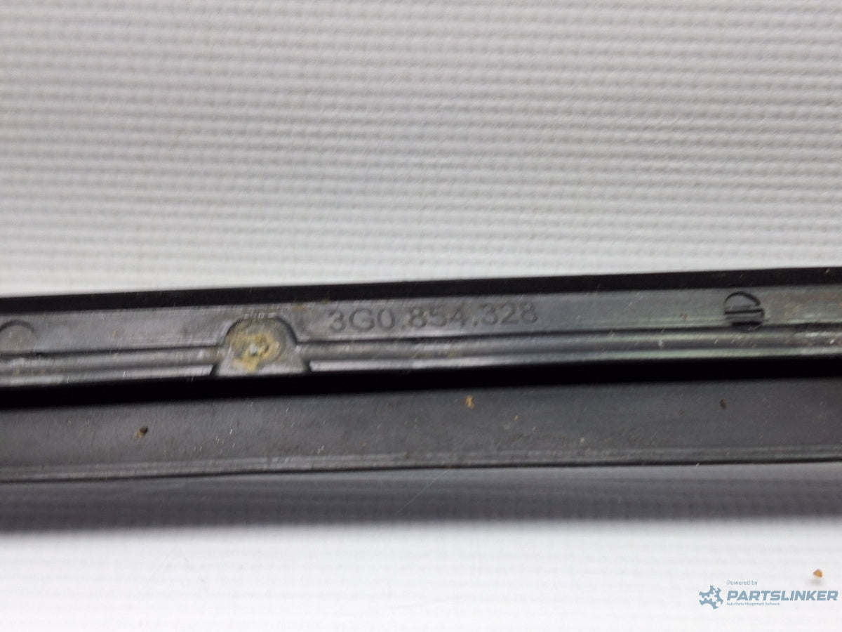 Cheder parbriz dreapta VOLKSWAGEN PASSAT Variant 3G5 2014 - > TDI CRLB, DBGA, DFGA 3G0854328