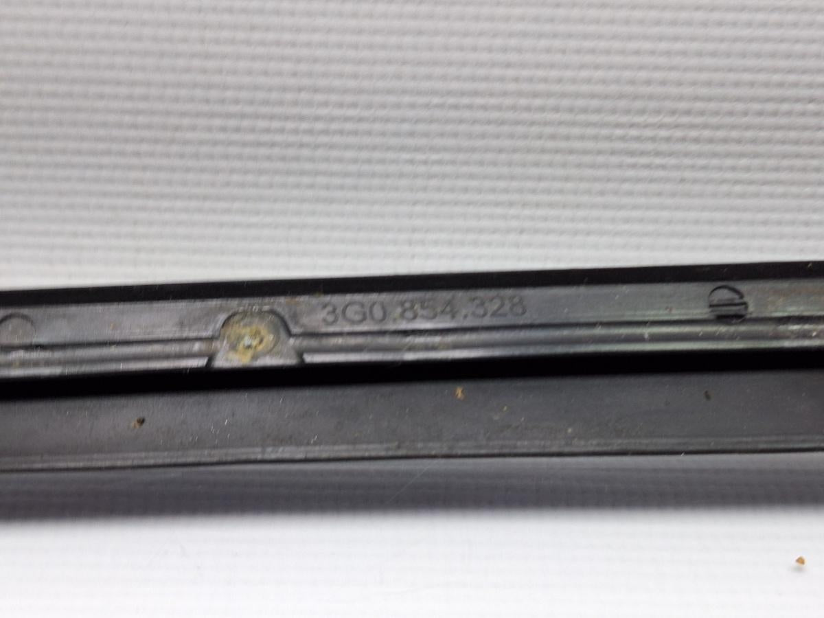 Cheder parbriz dreapta VOLKSWAGEN PASSAT Variant 3G5 2014 - > TDI CRLB, DBGA, DFGA 3G0854328