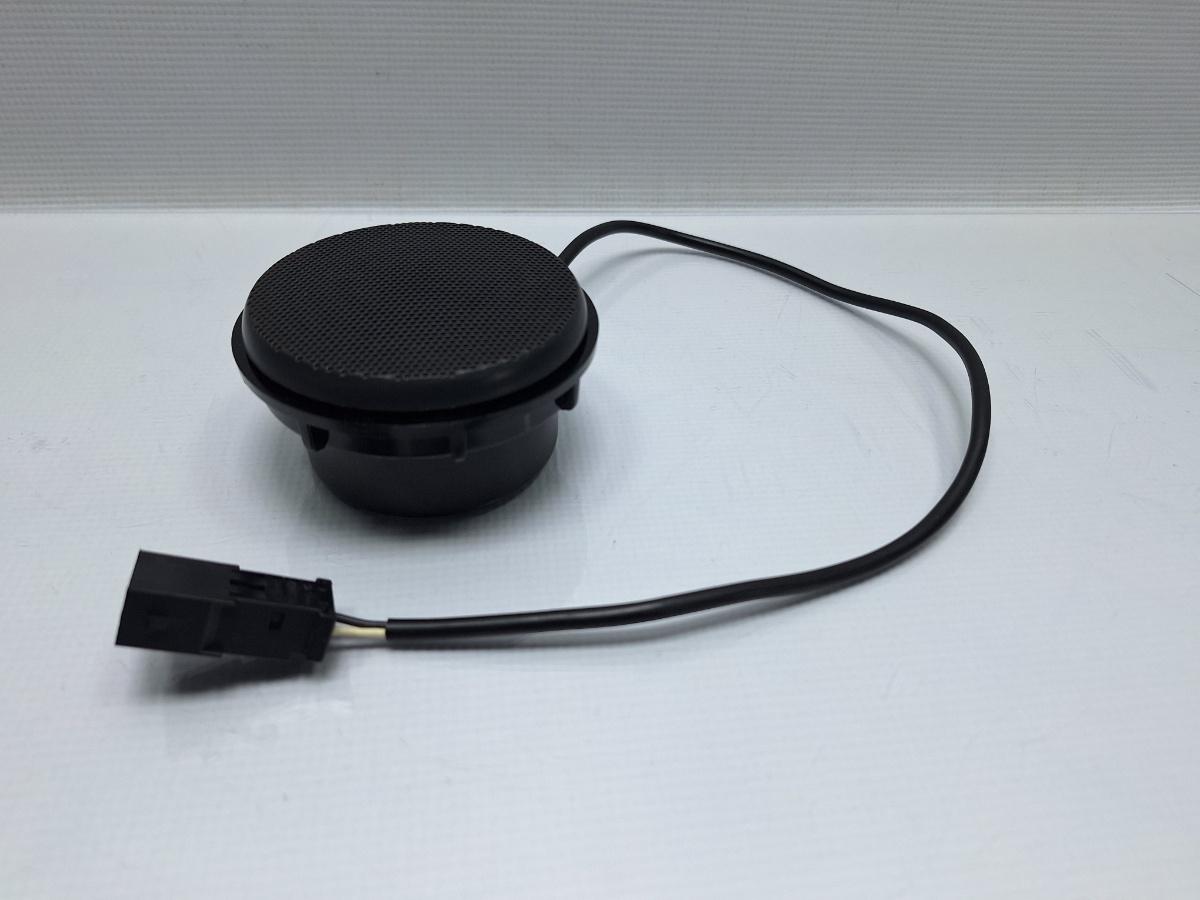 Cadru difuzor bord centrala VOLKSWAGEN PASSAT Variant 3G5 2014 - >2.0 TDI CRLB, DBGA, DFGA 8D0035411