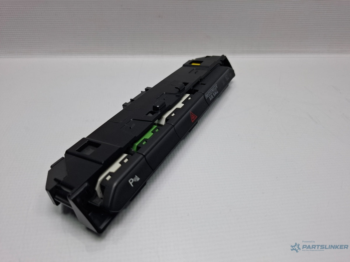 Consola butoane/ buton avarie VOLKSWAGEN PASSAT Variant 3G5 2014 - > TDI CRLB, DBGA, DFGA 3G1853770A