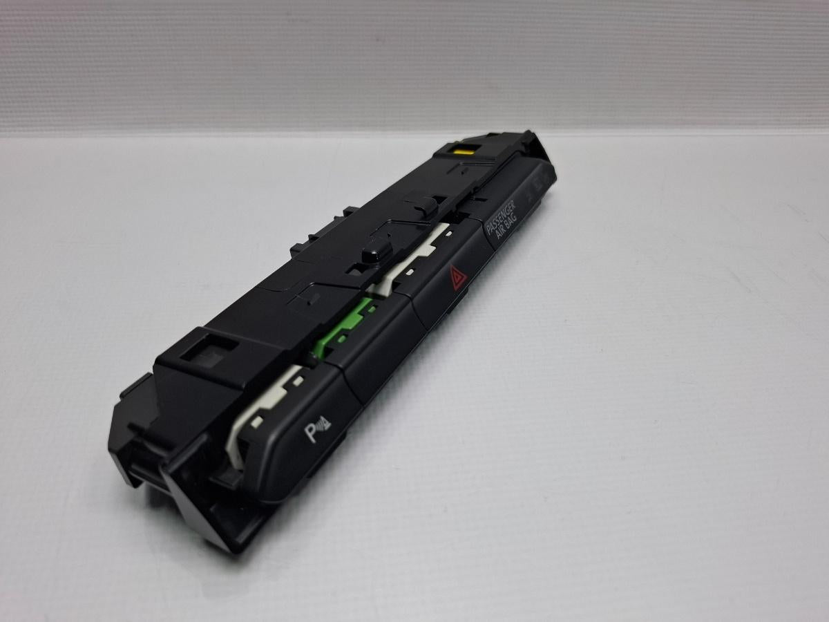 Consola butoane/ buton avarie VOLKSWAGEN PASSAT Variant 3G5 2014 - > TDI CRLB, DBGA, DFGA 3G1853770A