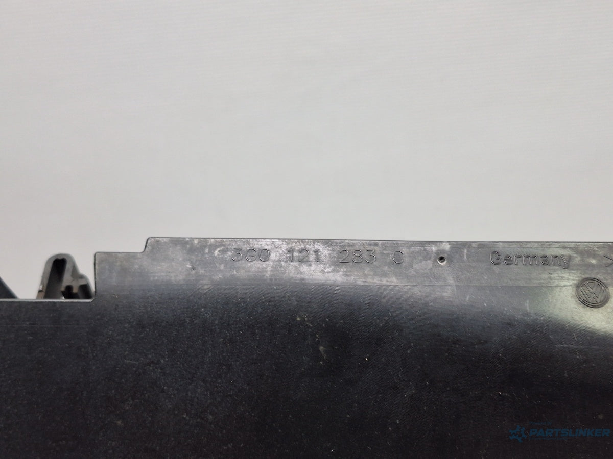 Deflector aer radiatoare stanga VOLKSWAGEN PASSAT Variant 3G5 2014 - > TDI CRLB, DBGA, DFGA 3G0121283C