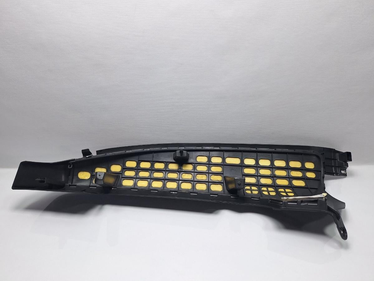 Coltar bancheta dreapta spate VOLKSWAGEN PASSAT Variant 3G5 2014 - > TDI CRLB, DBGA, DFGA 3G9885702A