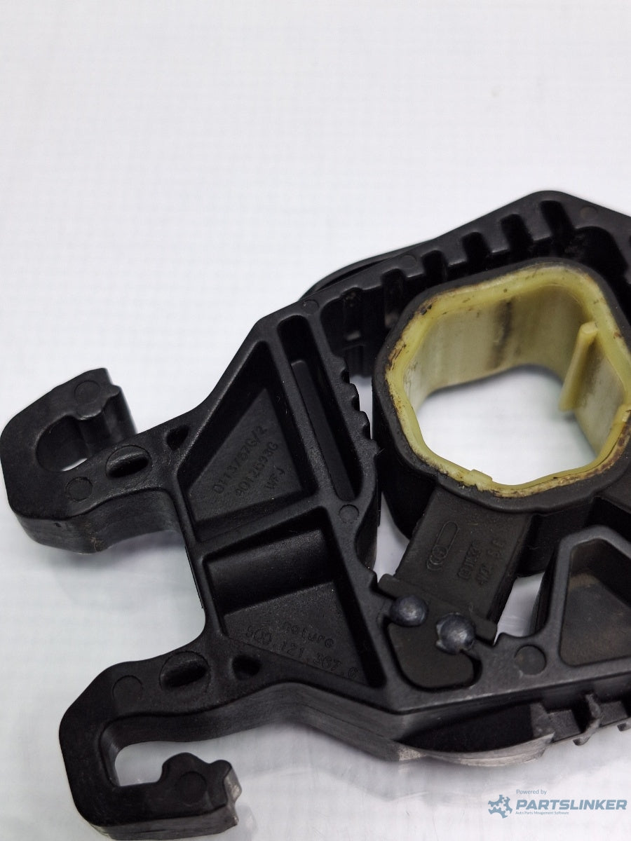 Suport prindere radiatoare VOLKSWAGEN PASSAT Variant 3G5 2014 - > TDI CRLB, DBGA, DFGA 5G0121367G