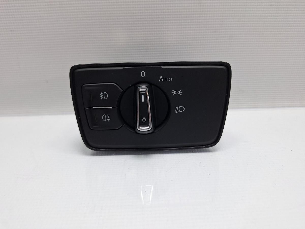 Bloc lumini VOLKSWAGEN PASSAT Variant 3G5 2014 - > TDI CRLB, DBGA, DFGA 3G0941633H