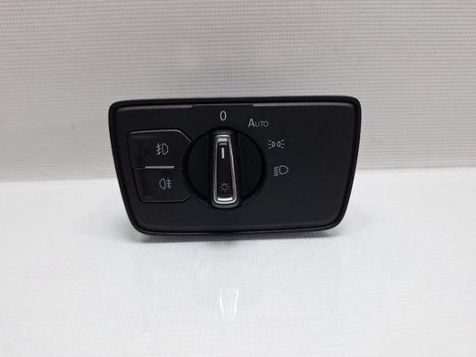 Bloc lumini VOLKSWAGEN PASSAT Variant 3G5 2014 - > TDI CRLB, DBGA, DFGA 3G0941633H