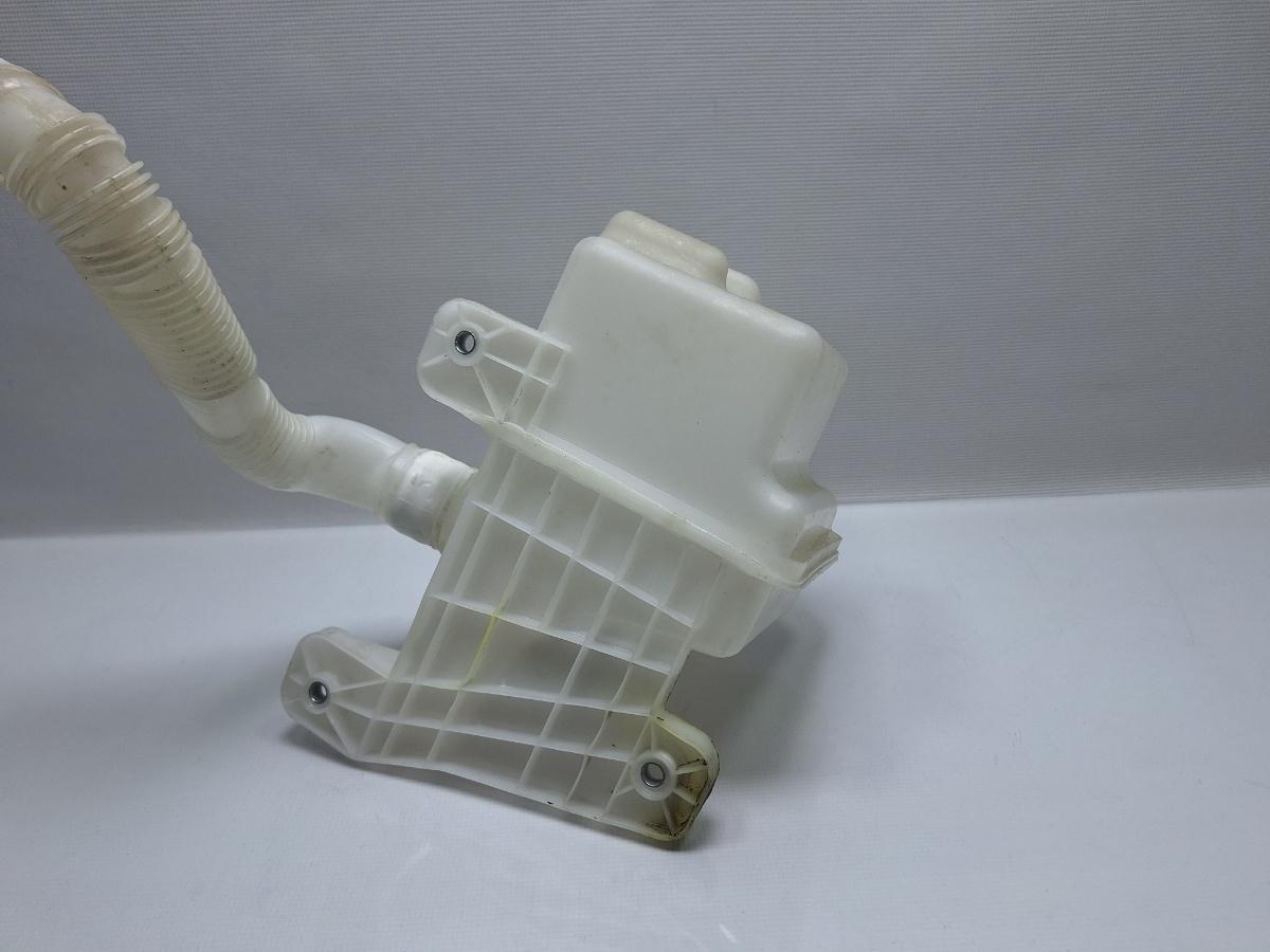 Vas/rezervor lichid de spalare parbriz VOLKSWAGEN PASSAT Variant 3G5 2014 - > TDI CRLB, DBGA, DFGA 3Q0955448D , 5G0955453J
