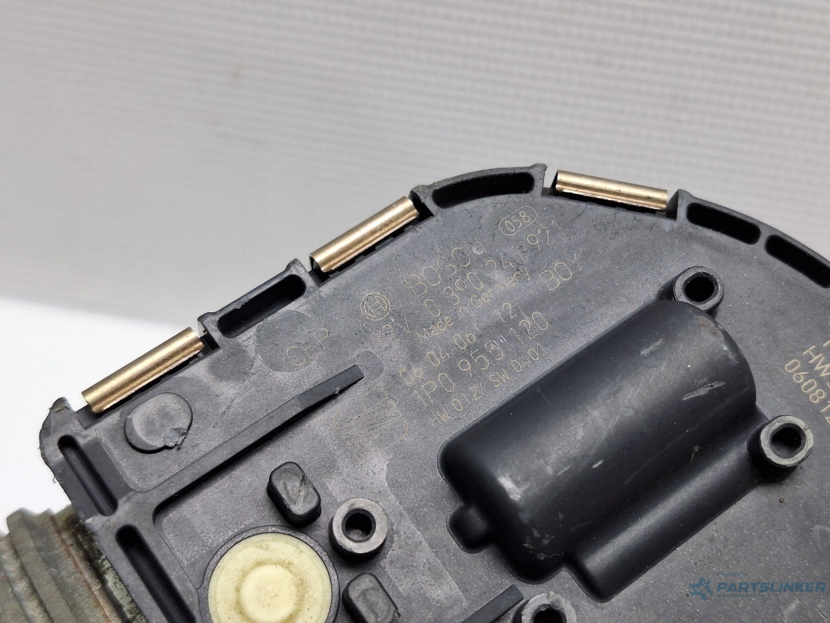 Motoras stergator dreapta SEAT LEON II 1P1 2005 - 2013 TDI BKC, BLS, BXE BOSCH 0390241921 1P0955120