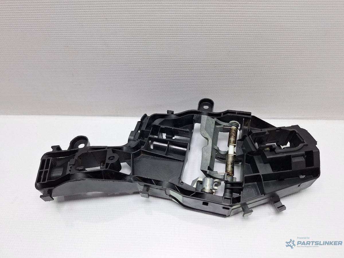 Suport maner exterior usa dreapta VOLKSWAGEN PASSAT Variant 3G5 2014 - > TDI CRLB, DBGA, DFGA 510837812H