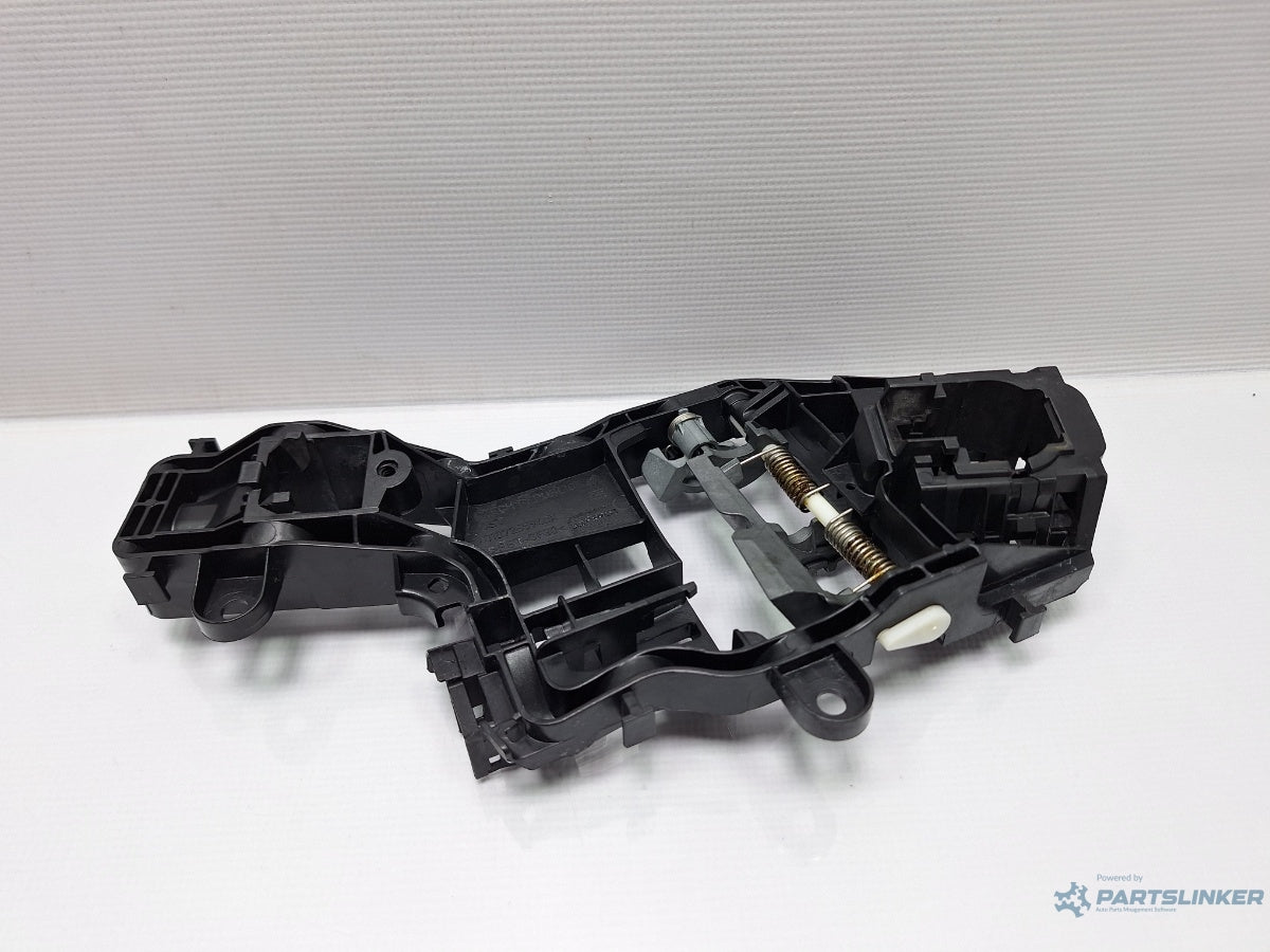 Suport maner exterior usa stanga spate VOLKSWAGEN PASSAT Variant 3G5 2014 - > TDI CRLB, DBGA, DFGA 510837811H