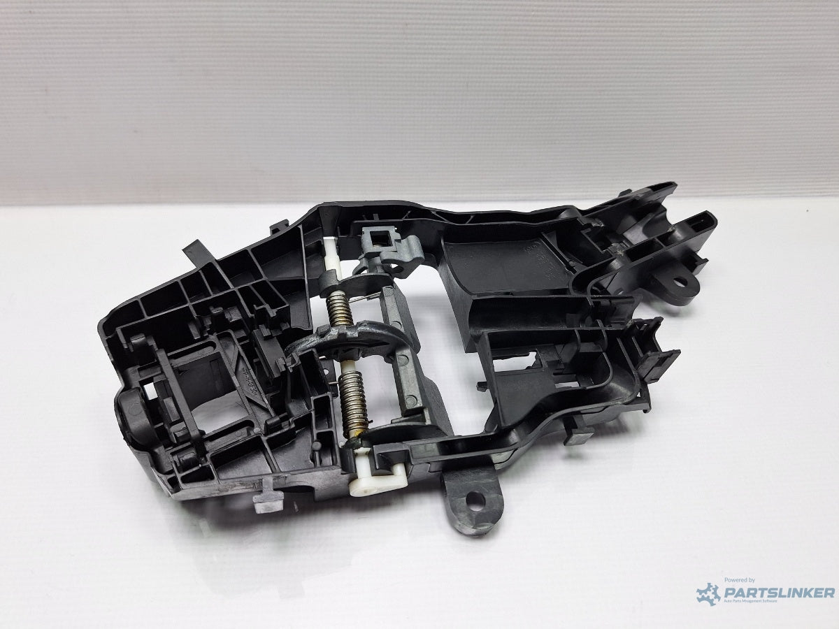 Suport maner exterior usa stanga spate VOLKSWAGEN PASSAT Variant 3G5 2014 - > TDI CRLB, DBGA, DFGA 510837811H