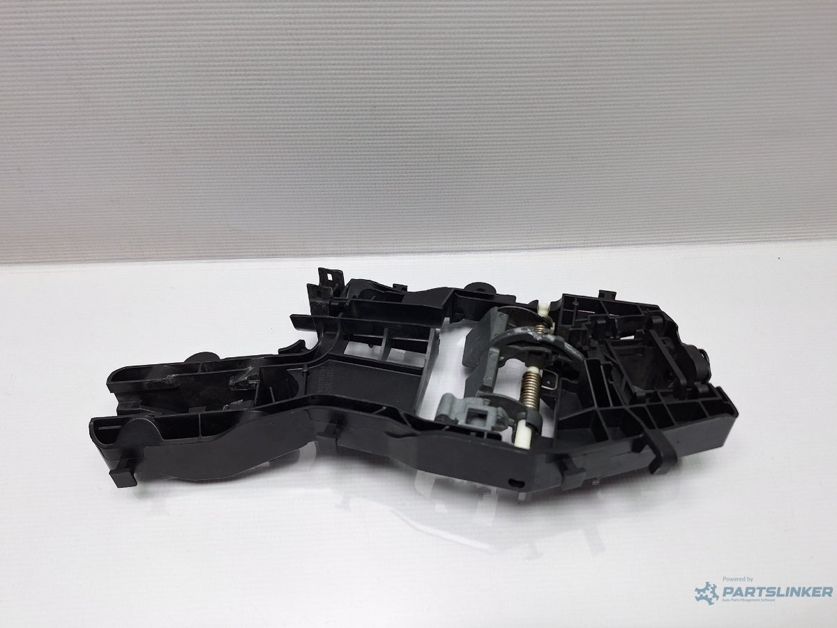 Suport maner exterior usa stanga spate VOLKSWAGEN PASSAT Variant 3G5 2014 - > TDI CRLB, DBGA, DFGA 510837811H